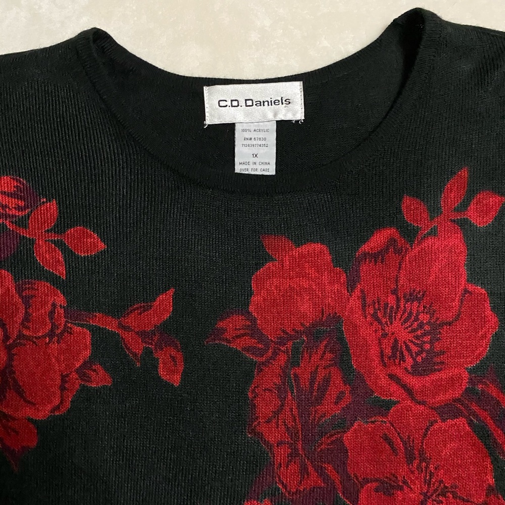 C.D. Daniels Long Sleeve Sweater - Picture 2 of 2